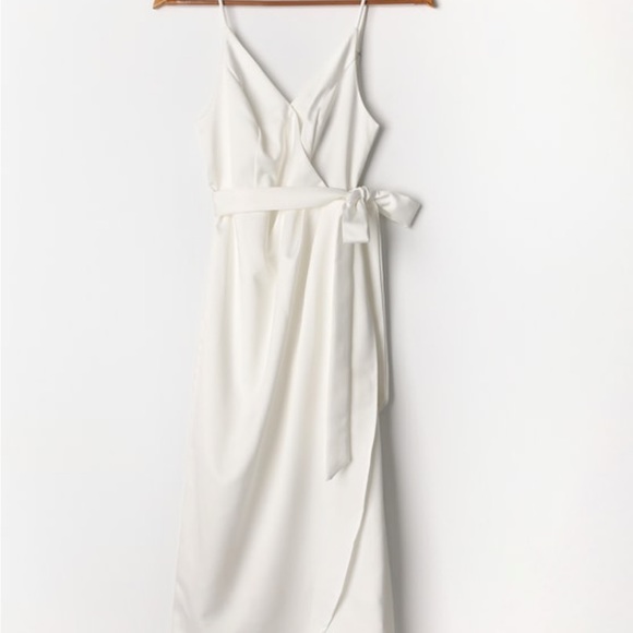 White satin dress - Picture 2 of 5